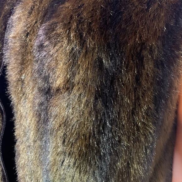 Caribou Crossing vest faux fur brown/black SZ M from Alaska full zip up fuzzy - Picture 9 of 13